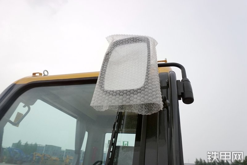 山重建机MC56-9挖掘机局部