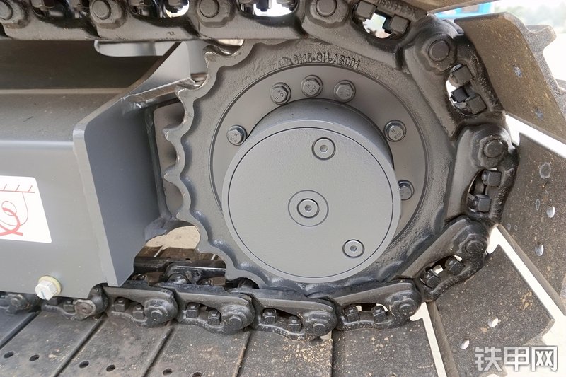 山重建机MC56-9挖掘机局部