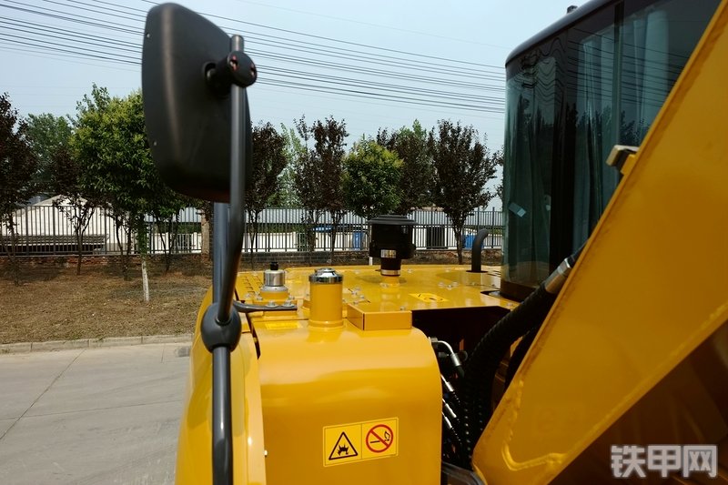 徐工XE75D挖掘机局部