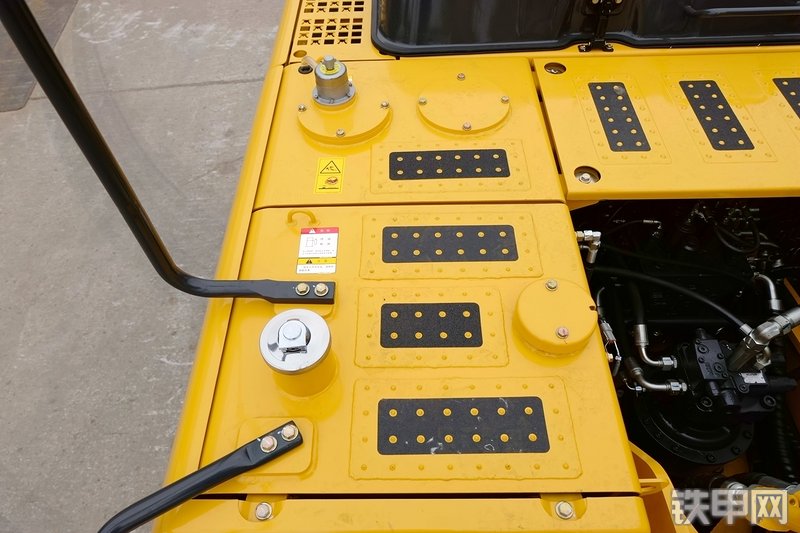 山重建机MC216-9挖掘机局部