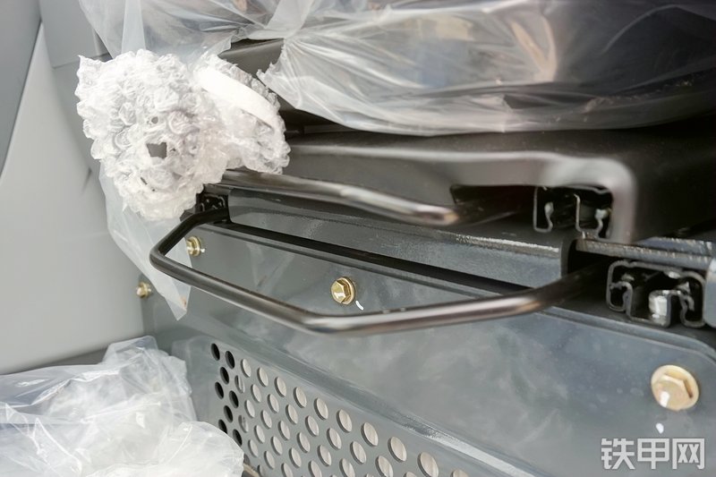 山重建机MC56-9挖掘机局部