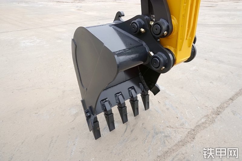 山重建机MC56-9挖掘机局部