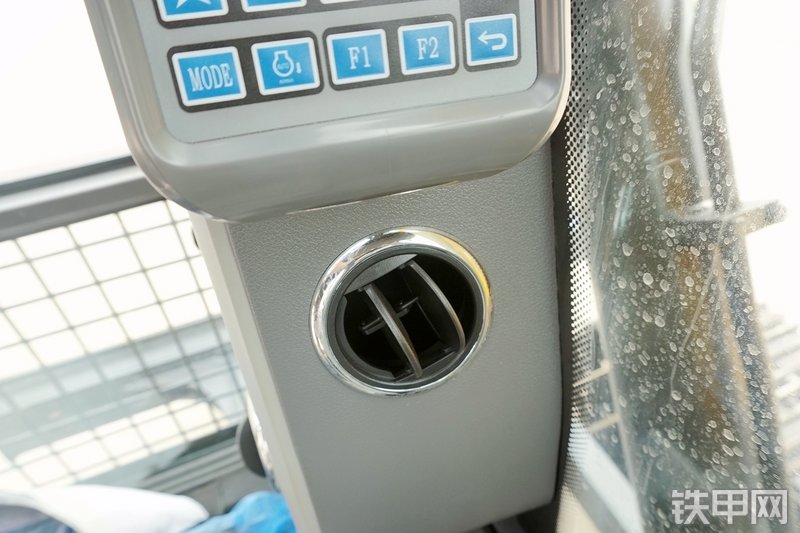 山重建机MC76-9挖掘机局部