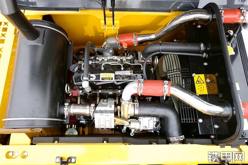 山重建机MC136-9挖掘机局部