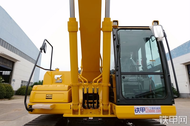 山重建机MC216-9挖掘机局部