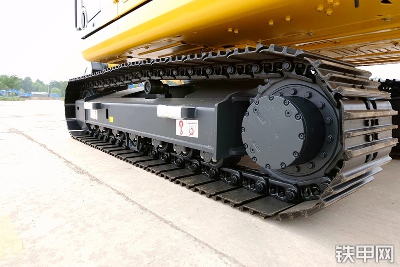 山重建机MC136-9挖掘机局部