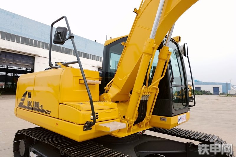 山重建机MC136-9挖掘机整机外观