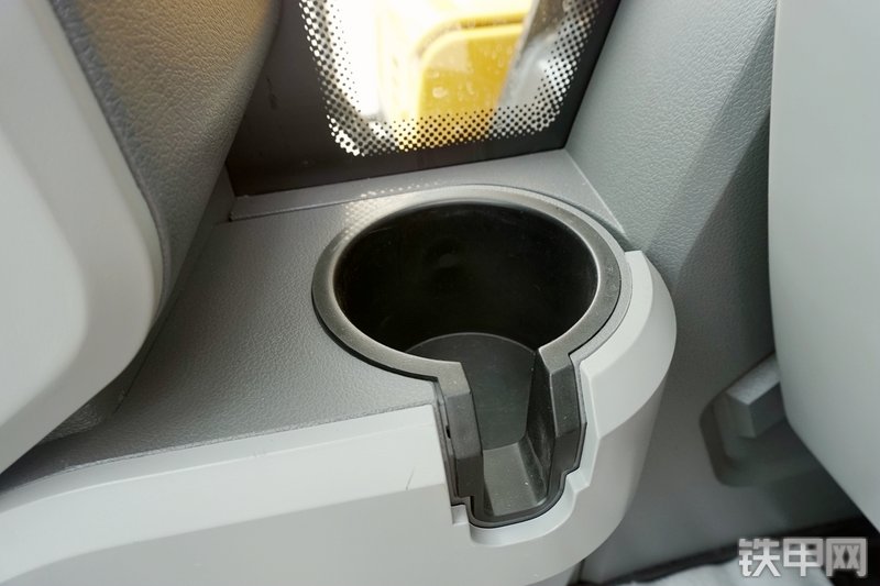 山重建机MC76-9挖掘机局部