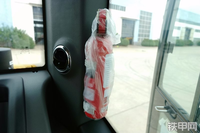 山重建机MC136-9挖掘机局部