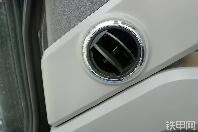 山重建机MC76-9挖掘机局部