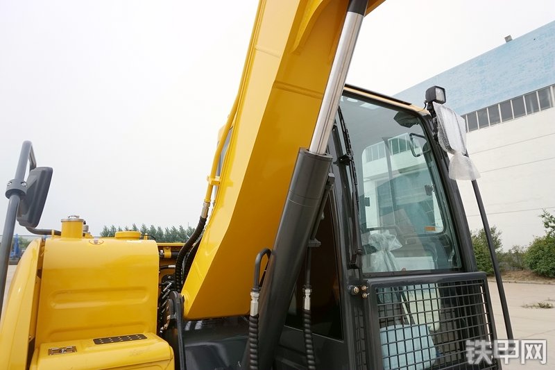 山重建机MC76-9挖掘机局部