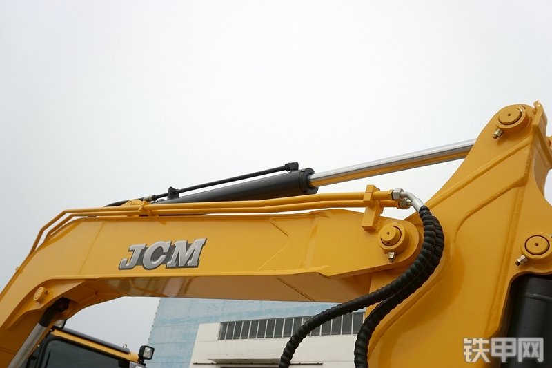 山重建机MC76-9挖掘机局部