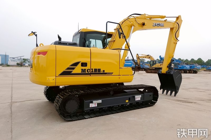 山重建机MC136-9挖掘机整机外观