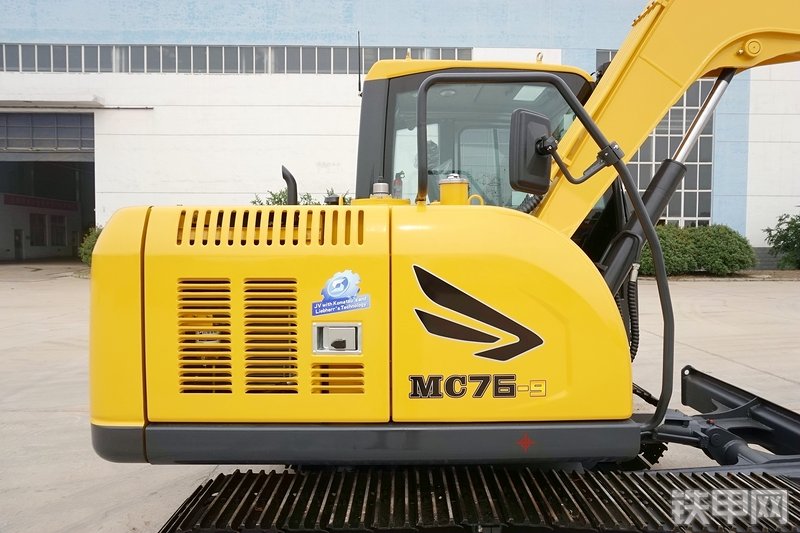 山重建机MC76-9挖掘机整机外观
