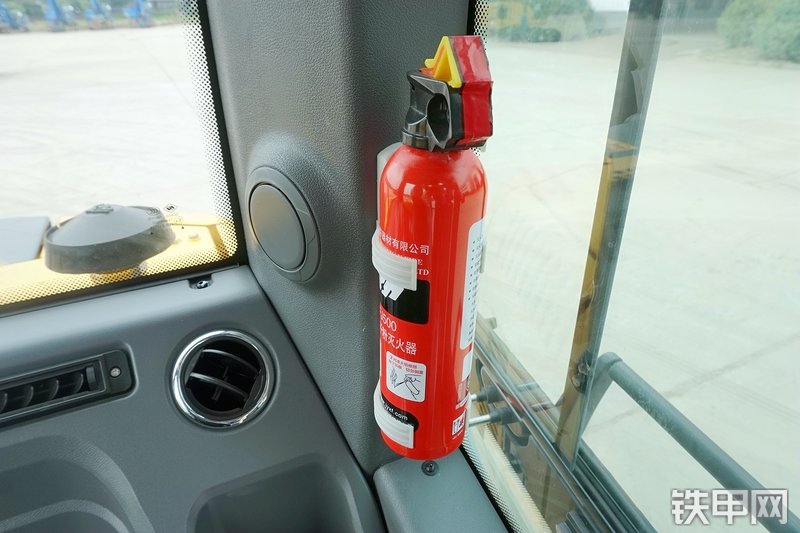 山重建机MC76-9挖掘机局部