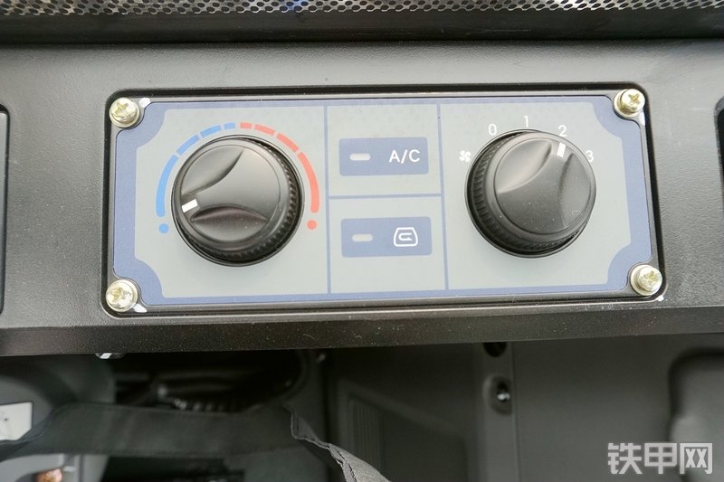 山重建机MC76-9挖掘机局部