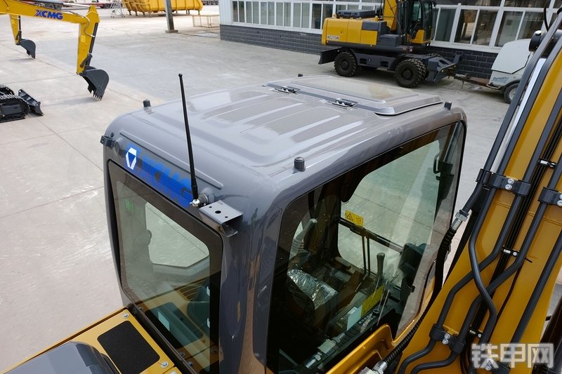 徐工XE135D挖掘机局部