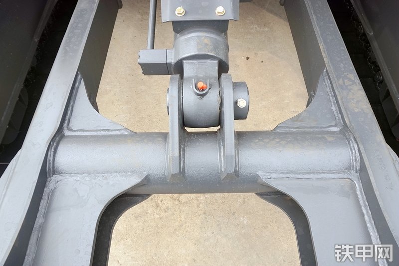 山重建机MC76-9挖掘机局部