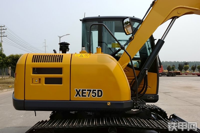 徐工XE75D挖掘机整机外观