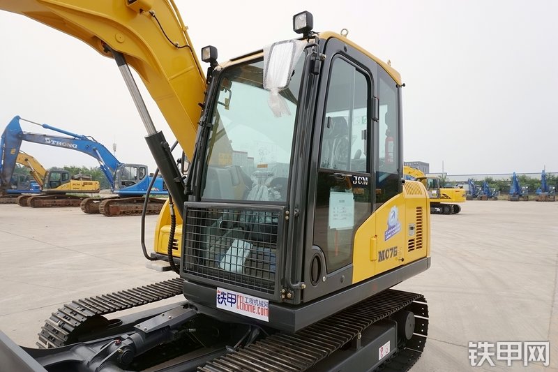 山重建机MC76-9挖掘机整机外观