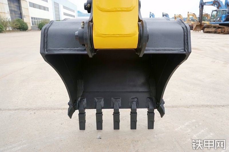 山重建机MC76-9挖掘机局部