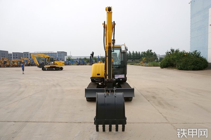 山重建机MC56-9挖掘机整机外观