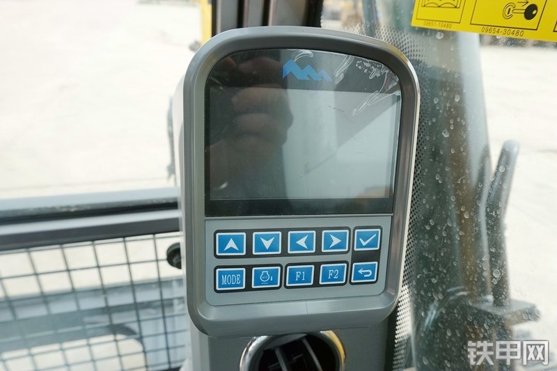 山重建机MC76-9挖掘机局部