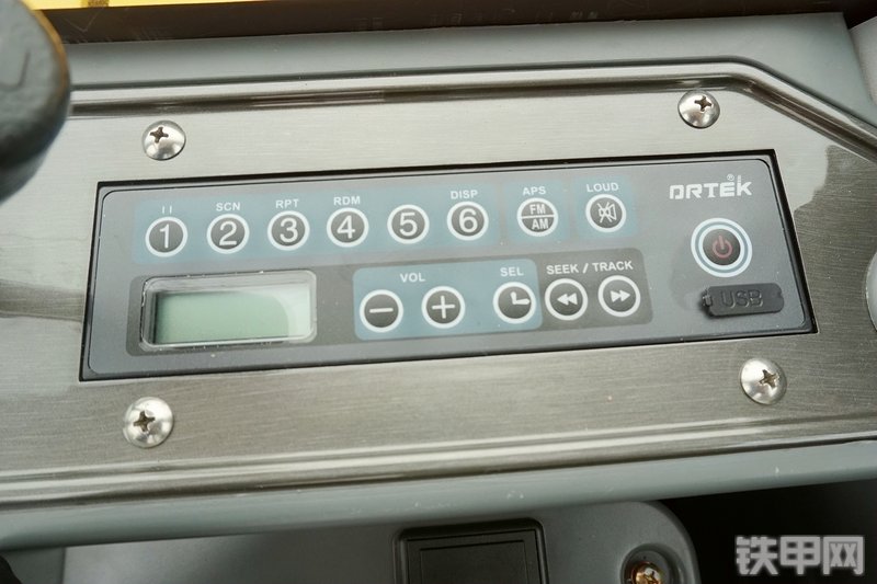 山重建机MC56-9挖掘机局部