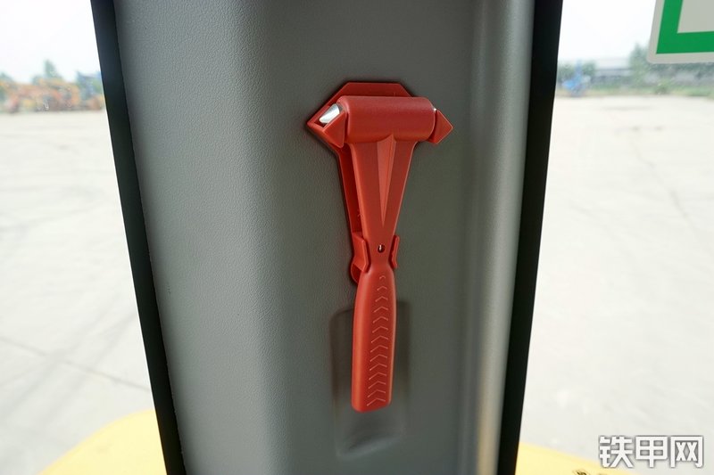 山重建机MC56-9挖掘机局部