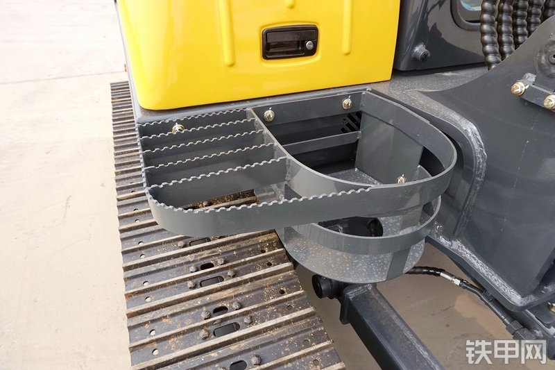 山重建机MC56-9挖掘机局部