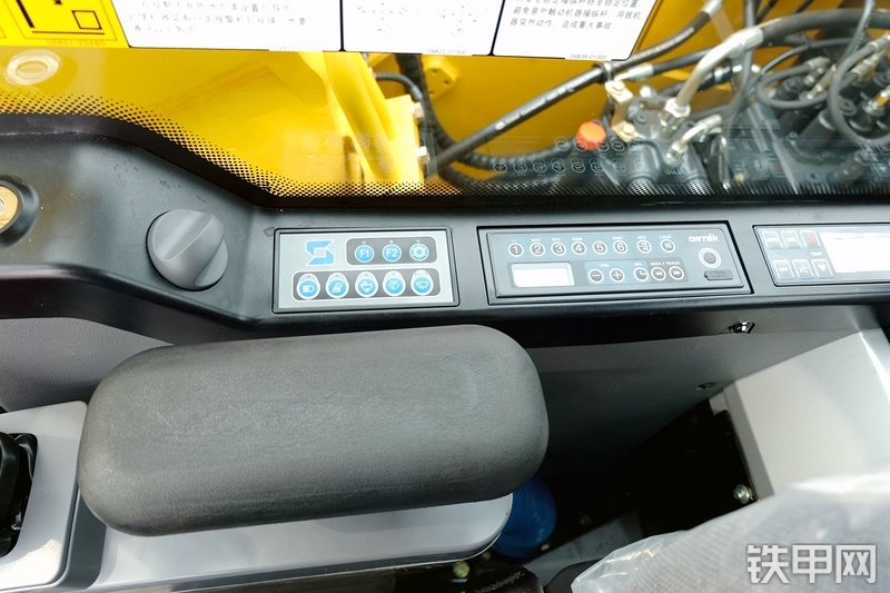 山重建机MC136-9挖掘机局部