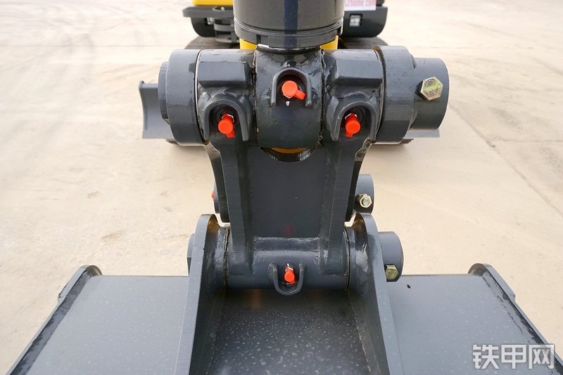 山重建机MC56-9挖掘机局部