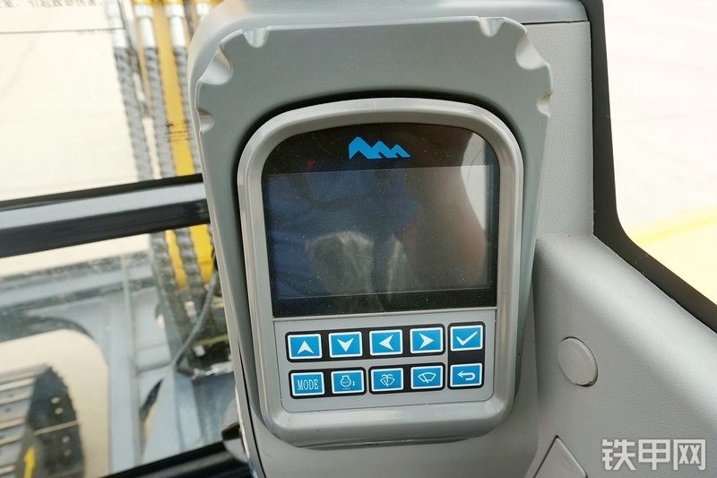 山重建机MC56-9挖掘机局部