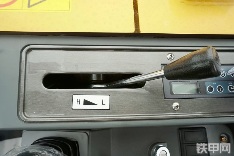 山重建机MC56-9挖掘机局部