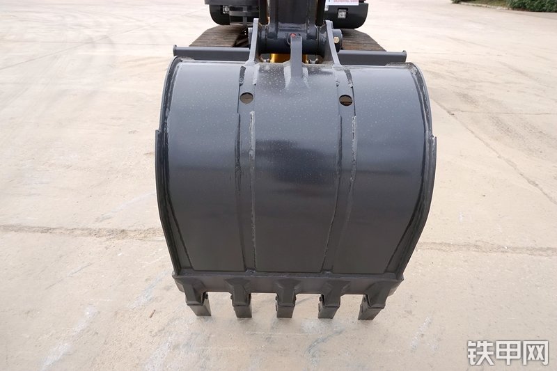 山重建机MC56-9挖掘机局部