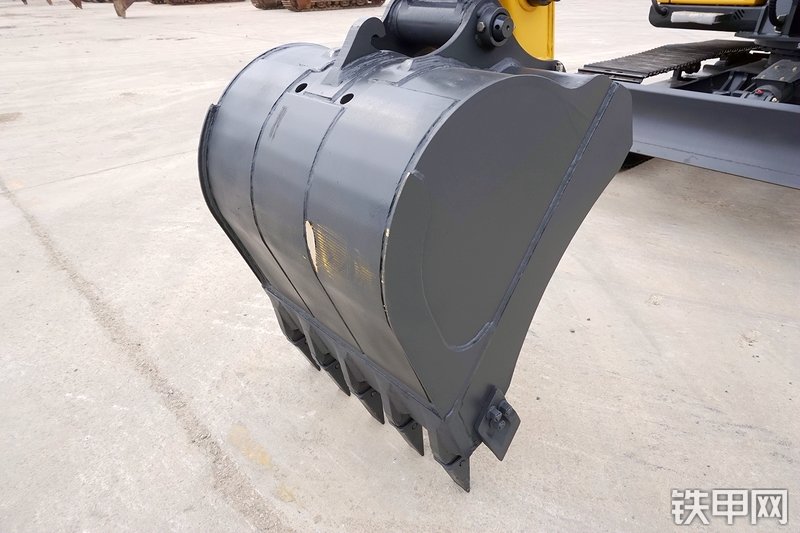 山重建机MC76-9挖掘机局部