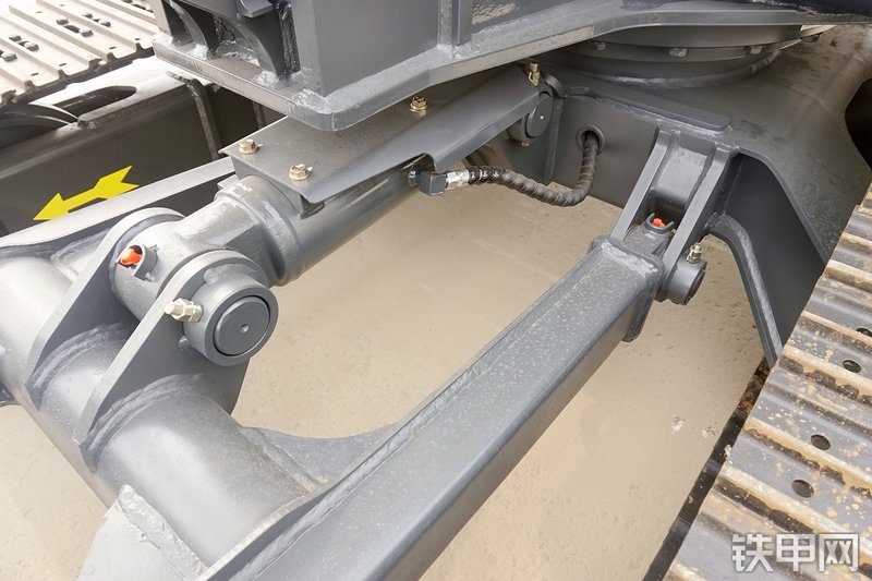 山重建机MC56-9挖掘机局部