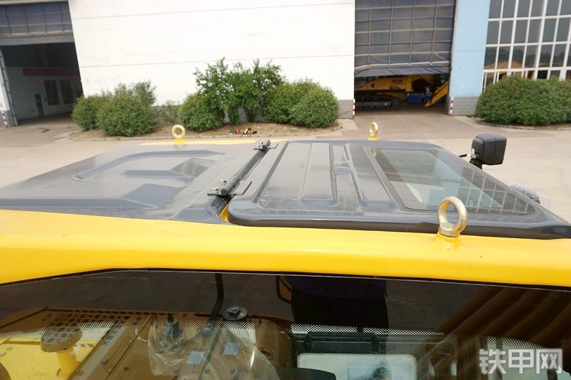 山重建机MC76-9挖掘机局部