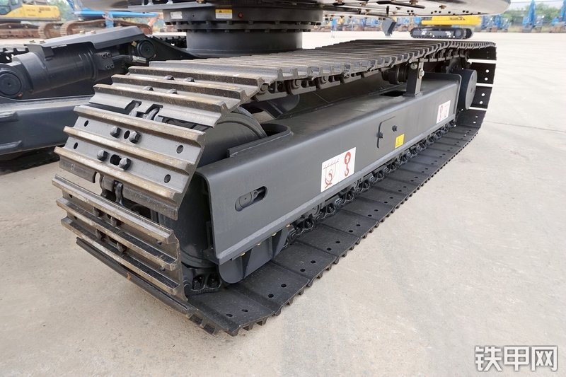 山重建机MC76-9挖掘机局部