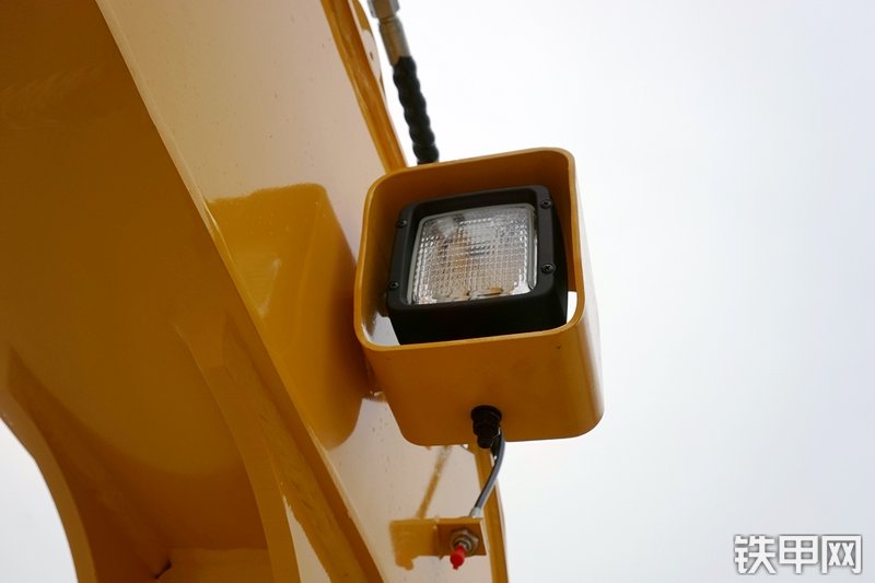 山重建机MC56-9挖掘机局部