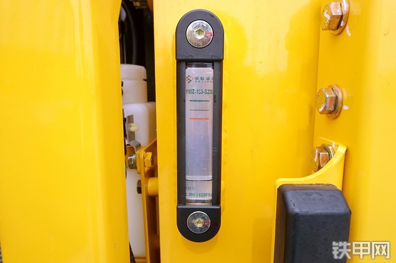 山重建机MC76-9挖掘机局部