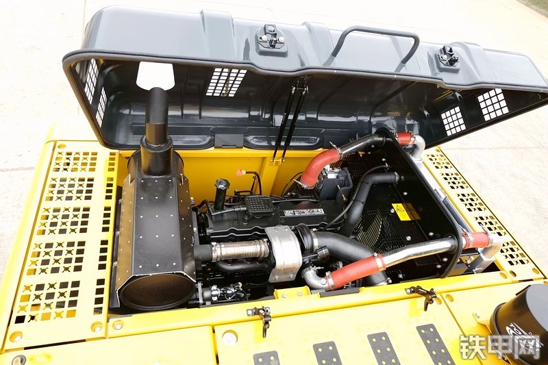 山重建机MC216-9挖掘机局部