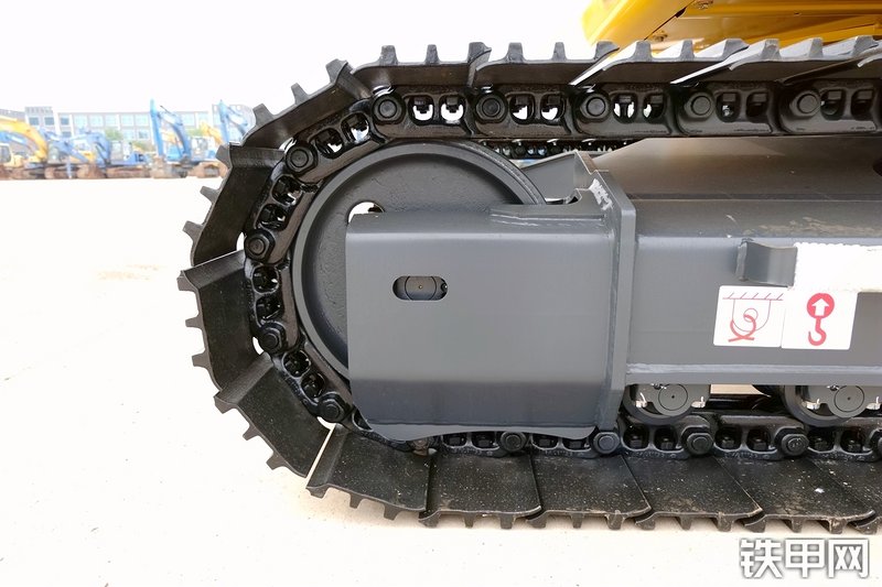 山重建机MC136-9挖掘机局部