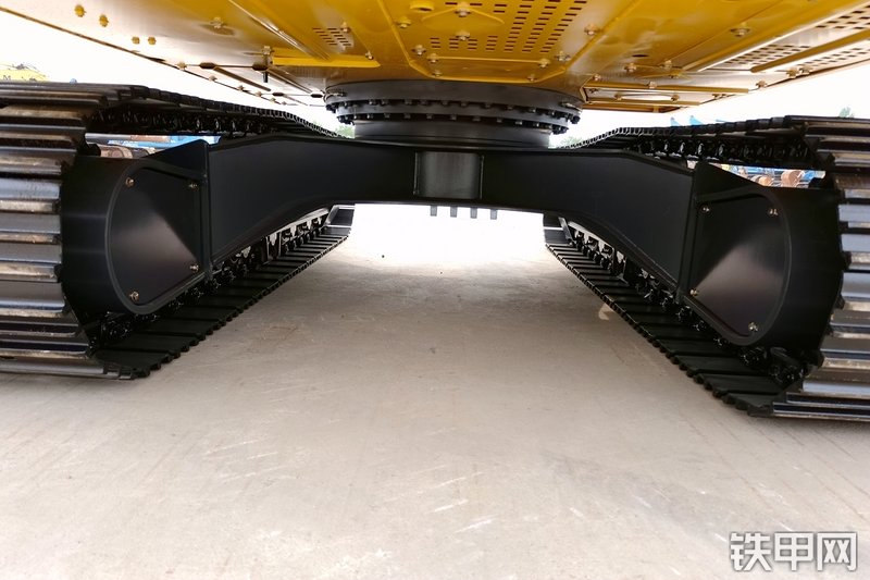 山重建机MC136-9挖掘机局部