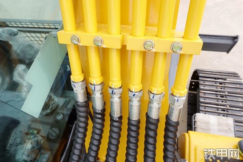 山重建机MC76-9挖掘机局部