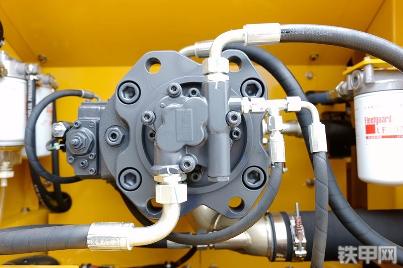 山重建机MC216-9挖掘机局部