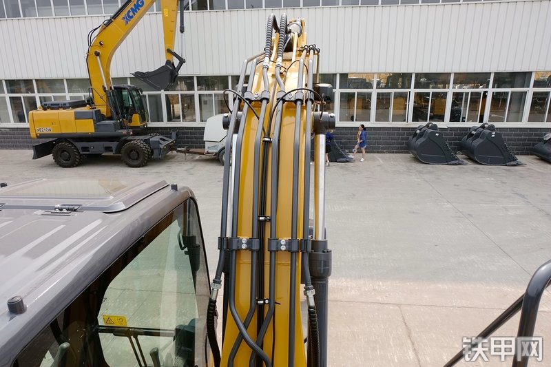 徐工XE135D挖掘机局部