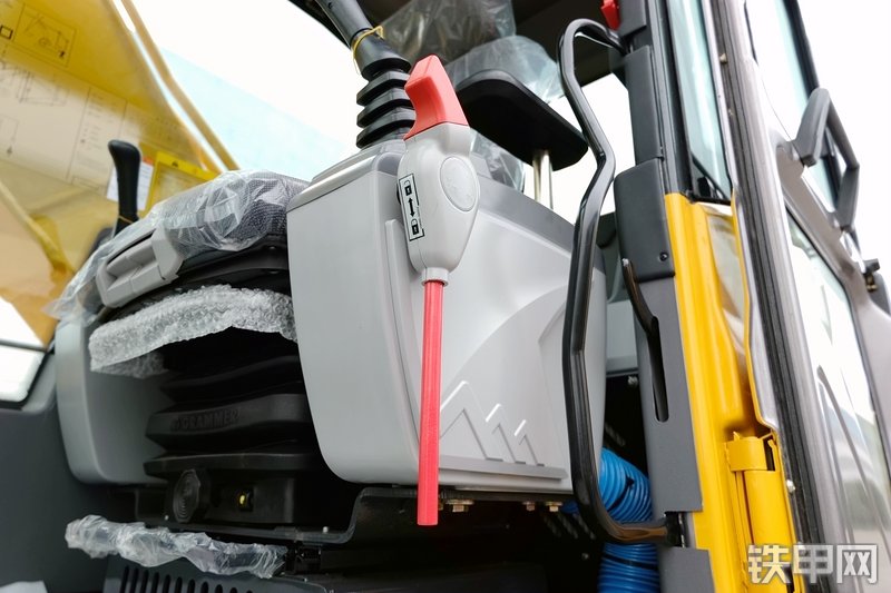 山重建机MC216-9挖掘机局部