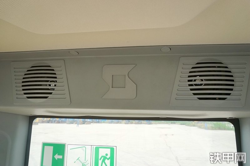 山重建机MC56-9挖掘机局部