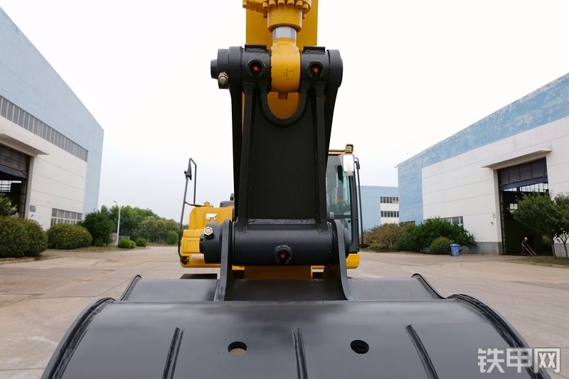 山重建机MC216-9挖掘机局部